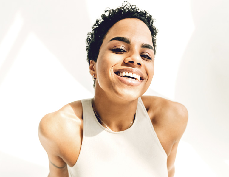 Portrait-of-a-sportswoman-on-a-white-background