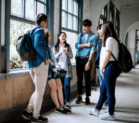 College students discussing about ZS drive